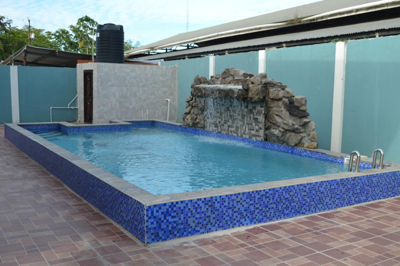Metro Hotel Couva Exteriör bild